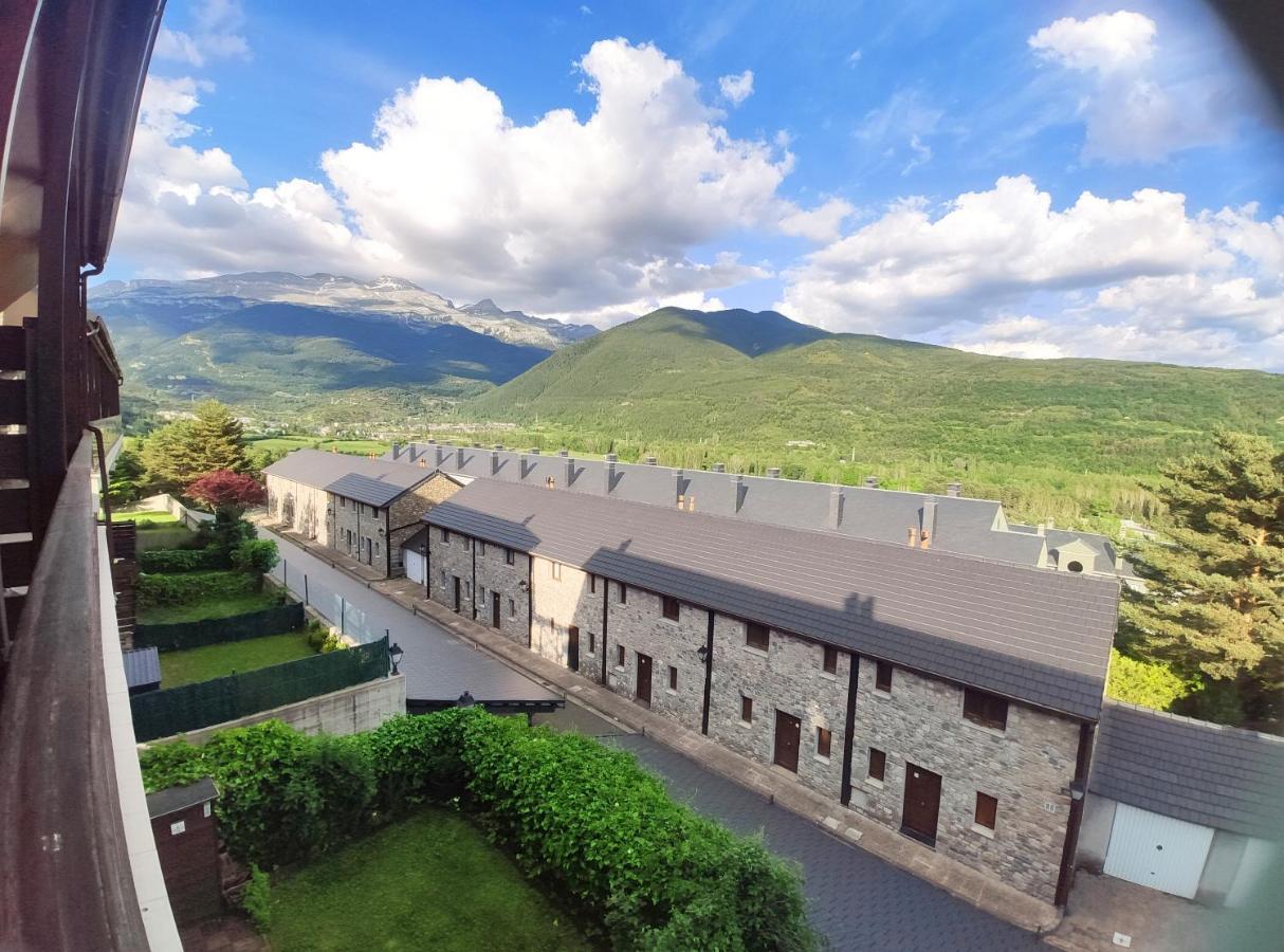 Duplex Familiar Izarraitz Apartment Villanua Ngoại thất bức ảnh